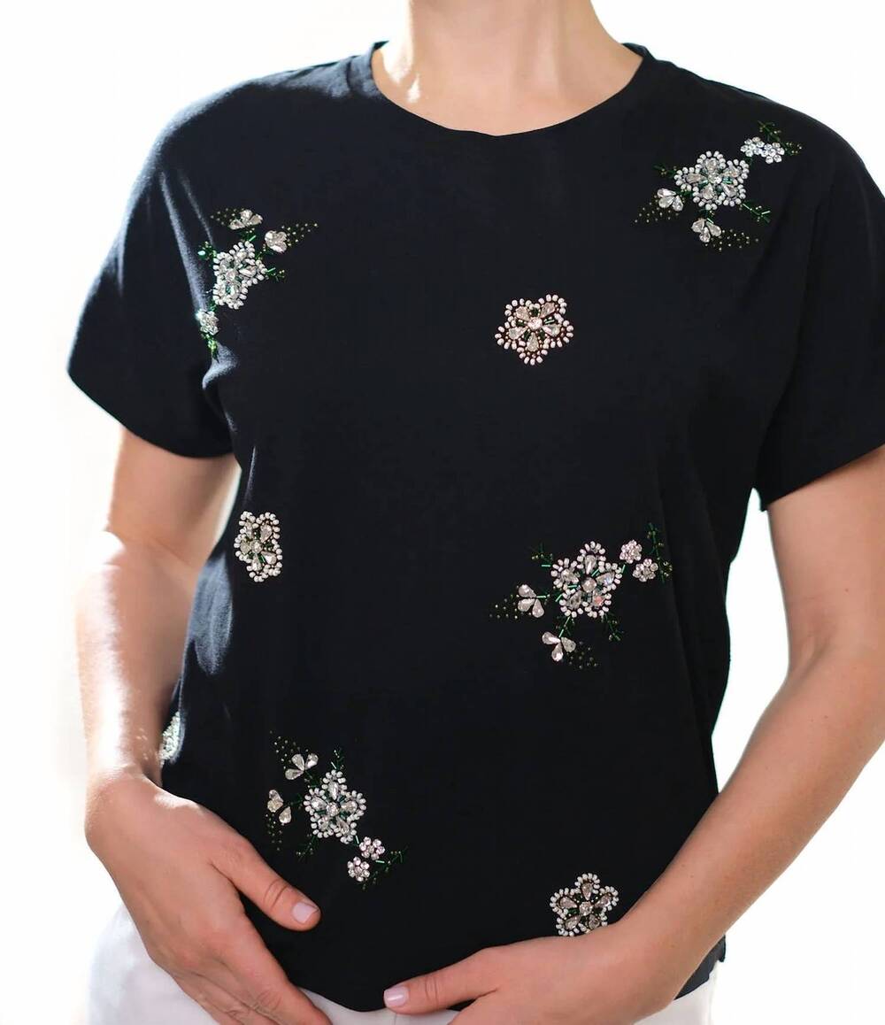 NEW SEVENTY beaded delight tee in black white green
